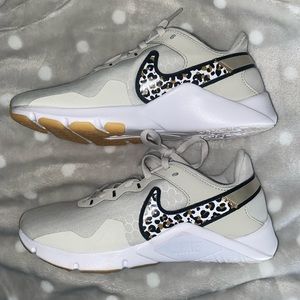 Nike Legend Essential 2 Premium